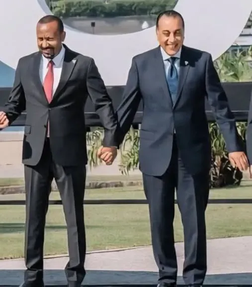 صورة مصطفى مدبولي وآبي أحمد تثير غضب المصريين على مواقع التواصل: ابتسامة لا تغتفر في ظل أزمة سد النهضة