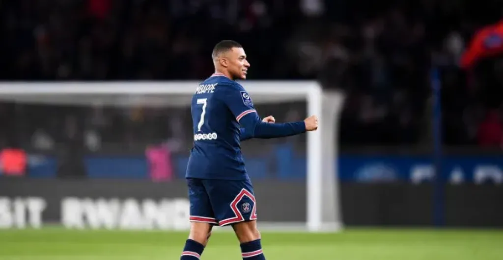 الدواجن الملوثة تُربك حسابات ريال مدريد.. تسمم يحرم مبابي من التألق الكامل قبل مواجهة باريس سان جيرمان