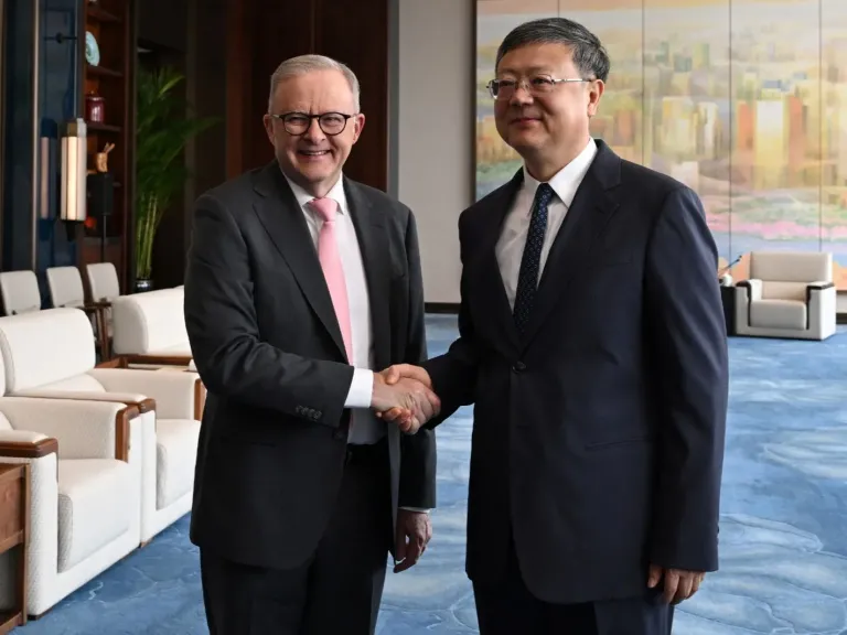 تقارب بين أستراليا والصين بعد الرسوم الأمريكية.. وبكين تعلن استعدادها لتعزيز العلاقات