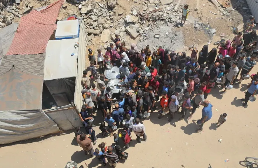 مجزرة خان يونس.. 20 قتيلاً فلسطينيًا في موقع توزيع المساعدات الإنسانية