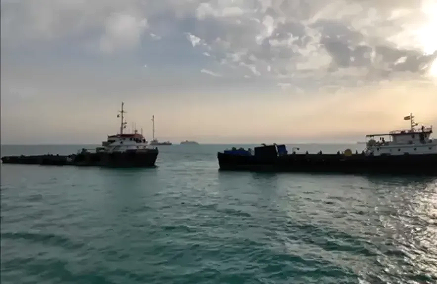 أسرار احتجاز ناقلة نفط ضخمة في إيران.. 2 مليون لتر وقود مهرّب على متنها