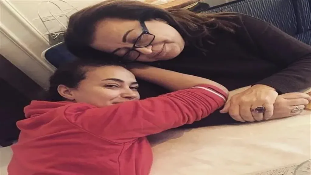 رحيل مفجع.. وفاة والدة الفنانة هند صبري صباح اليوم