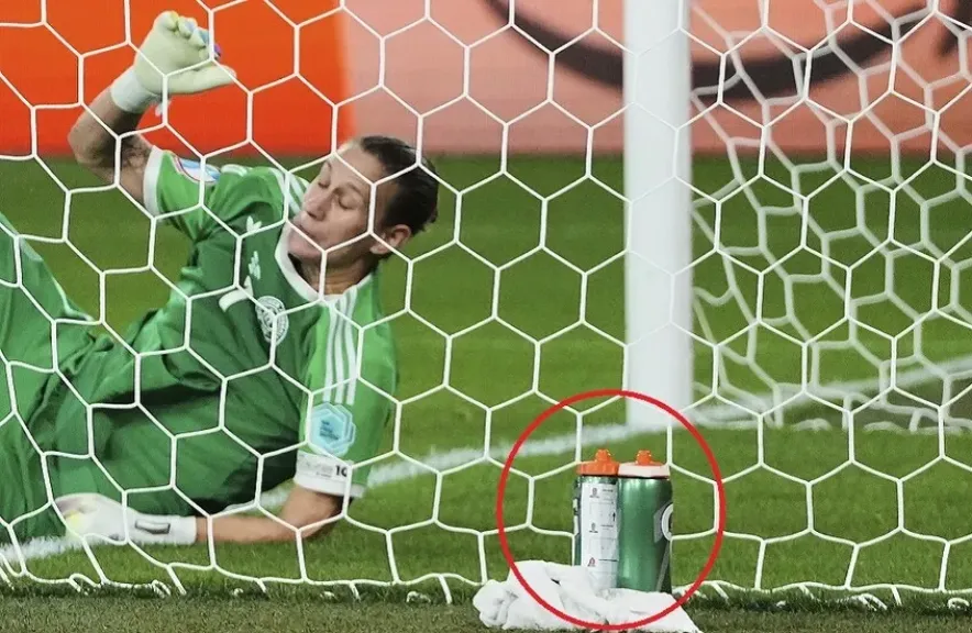 زجاجة البركة تعود في يورو 2025 للسيدات.. كاترين بيرغر تكرر تجربة أبو جبل وتقود ألمانيا لنصف النهائي  - فيديو