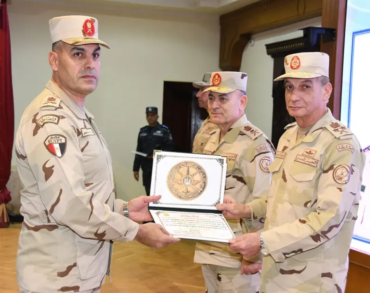 رسائل طمأنة وتأكيدات بالدعم.. وزير الدفاع يلتقي أبطال المنطقة المركزية العسكرية