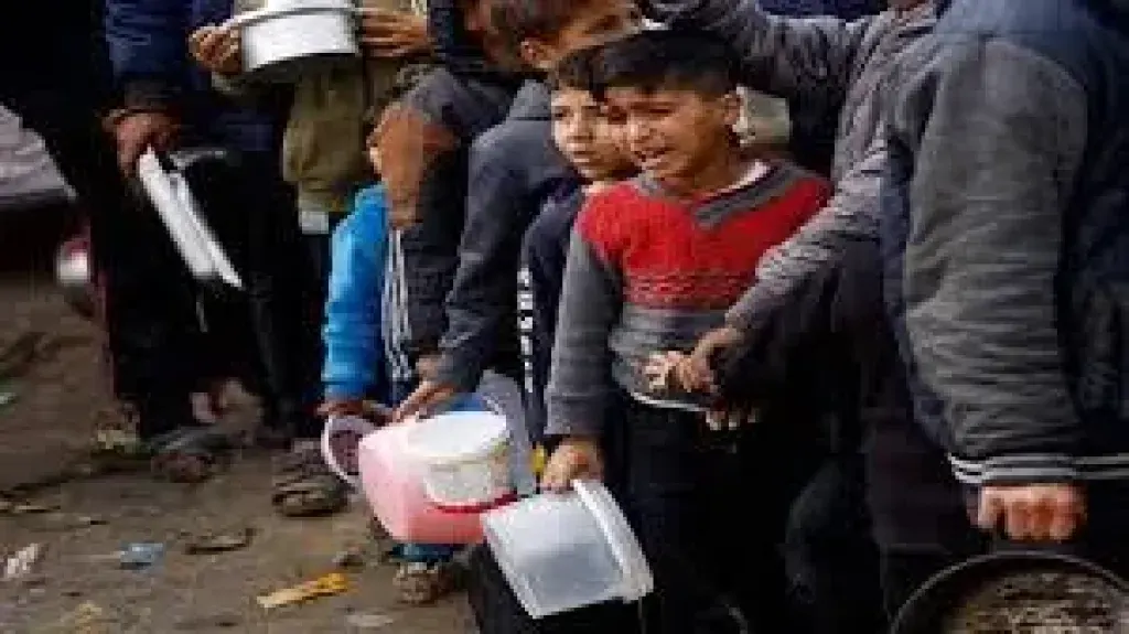 ساعات من الألم.. وفاة 10 فلسطينيين في غزة جراء الجوع وسوء التغذية