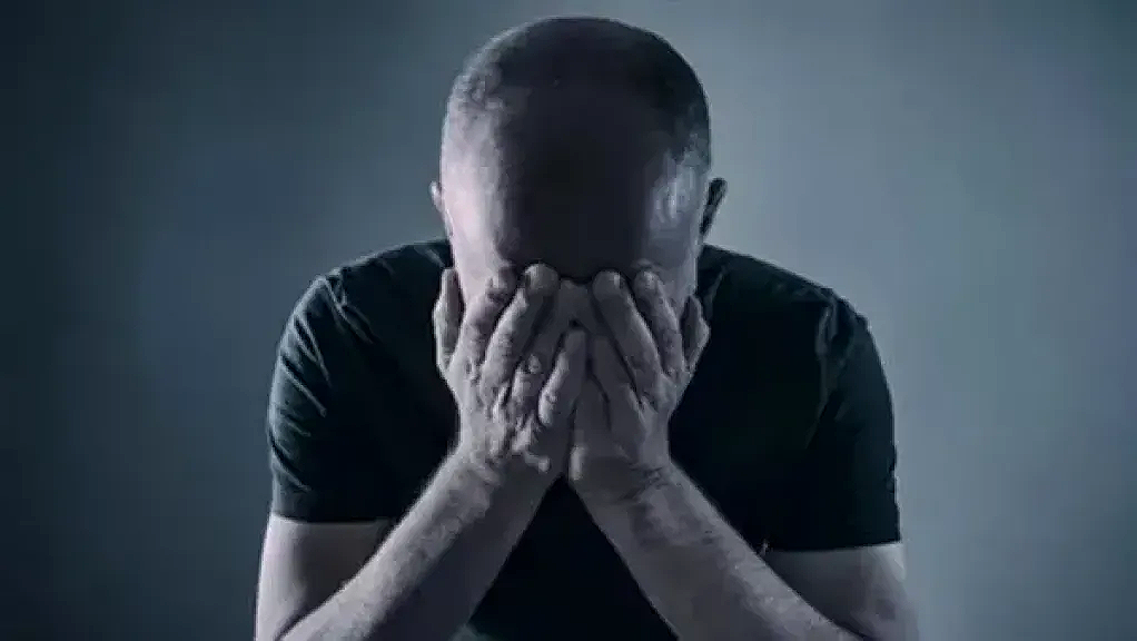 حر الصيف يضغط على أعصابك؟ إليك 3 أسباب تفسّر انهيار الحالة النفسية!