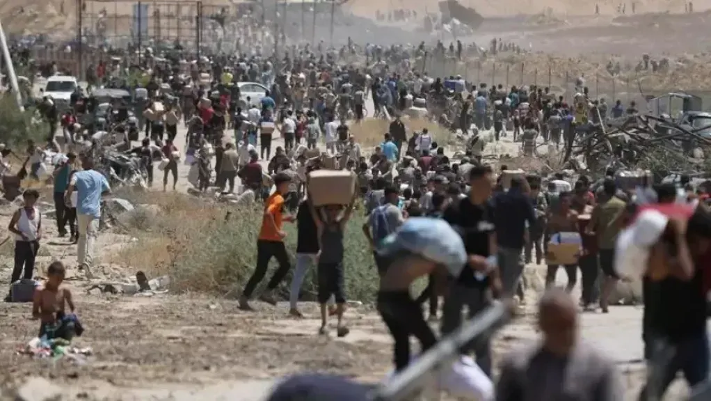 مجزرة في غزة.. سقوط 21 شهيدًا بينهم 13 من منتظري المساعدات بسبب القصف