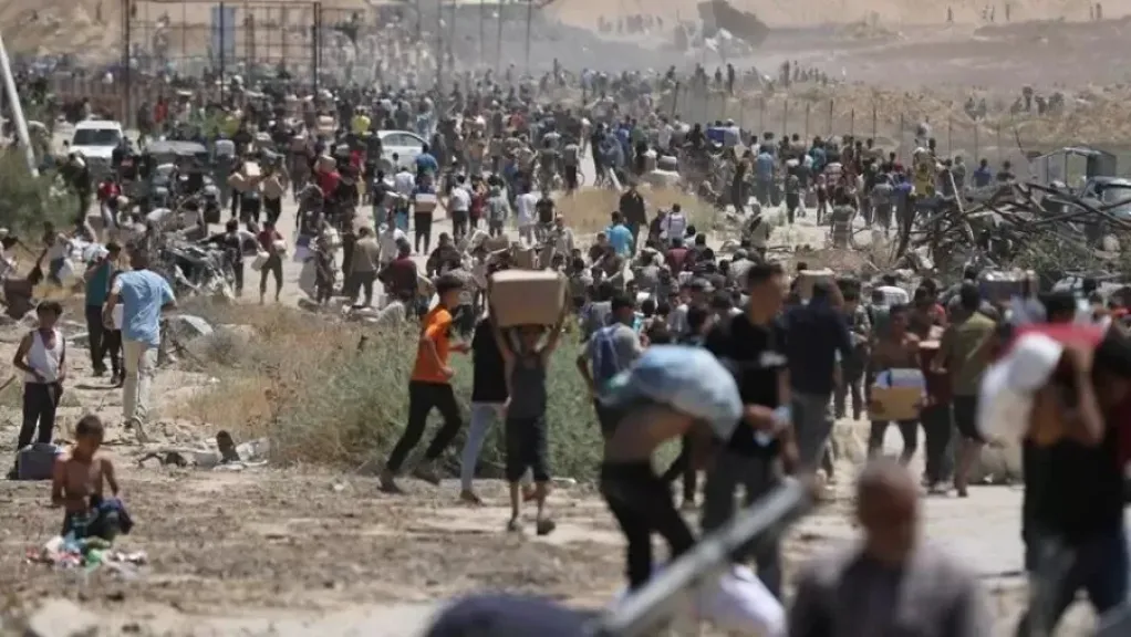 مجزرة في غزة.. سقوط 21 شهيدًا بينهم 13 من منتظري المساعدات بسبب القصف