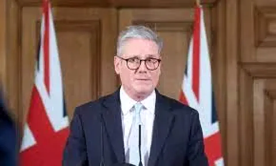 ستارمر يصف الوضع في غزة بأنه ”لا يُفهم”.. ويطالب بفتح الممرات الإنسانية فورا