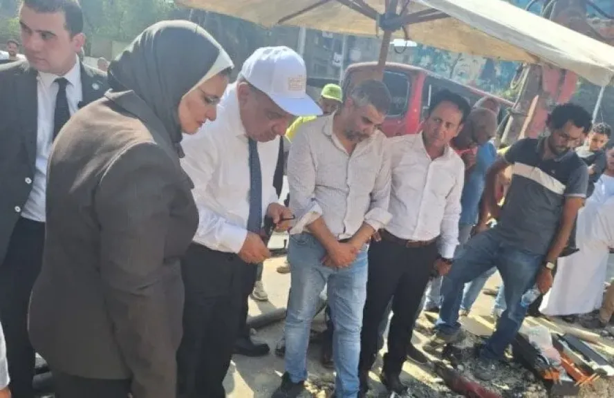 وزير الكهرباء يتفقد موقع إصلاح كابل أرضي تسبب في انقطاع التيار بالجيزة