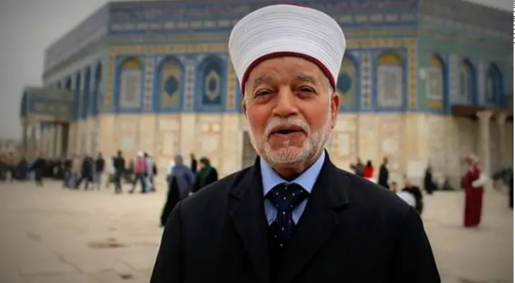 الاحتلال الإسرائيلي يبعد مفتي القدس عن المسجد الأقصى لمدة أسبوع