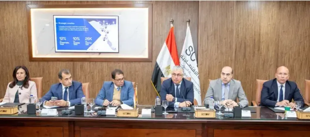 تعاون مرتقب.. رئيس اقتصادية قناة السويس يستضيف سفير سنغافورة لبحث الشراكات