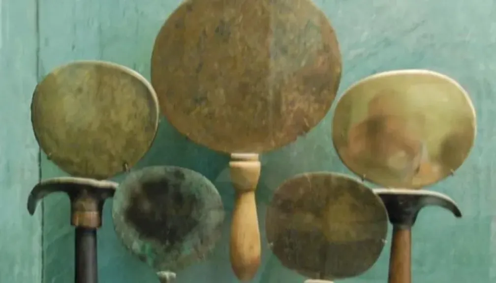 دراسة تكشف  :  أسرار تصنيع المرايا الفرعونية  ضلت بدون خدوش بعد 3 آلاف عام