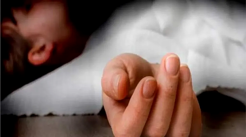 دموع وحسرة في جرجا.. رحلة إلى الطبيب تنقلب إلى مجزرة مروعة تحت عجلات القطار