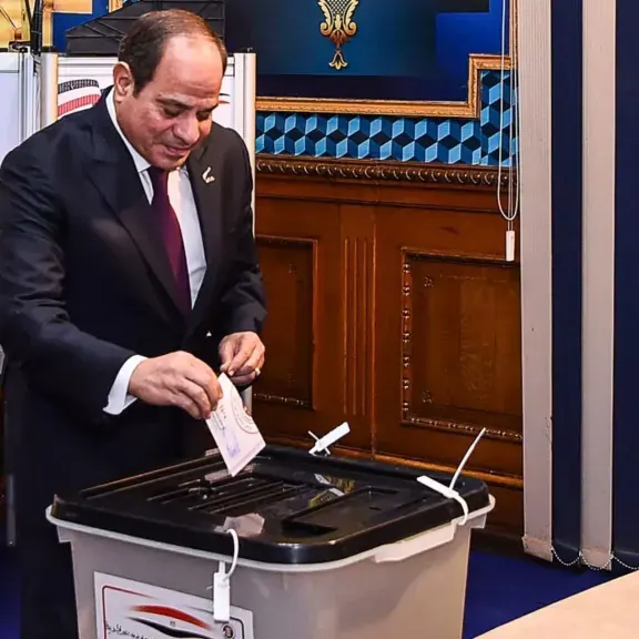 الرئيس السيسي يُدعم العملية الديمقراطية بتصويته في انتخابات الشيوخ 2025