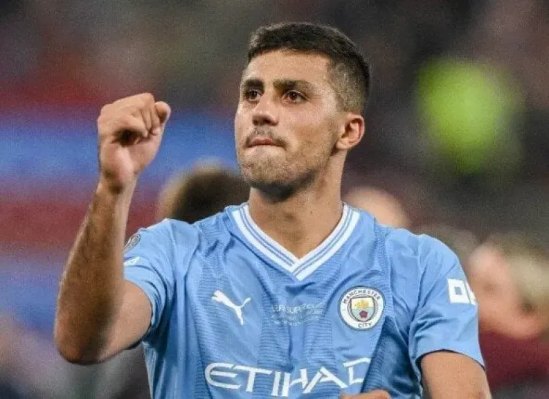 رودري يحسم الجدل.. مانشستر سيتي يقطع الطريق على ريال مدريد بصفقة الـ4 سنوات