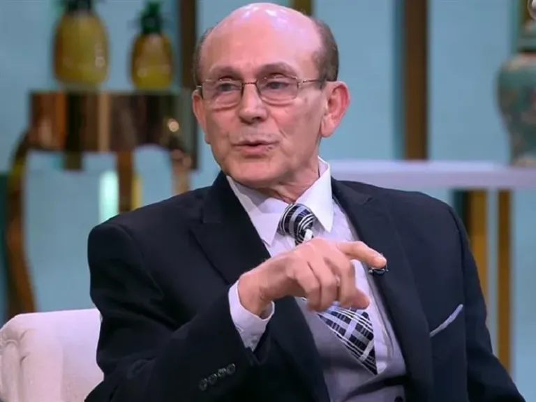 بعد قلق الجمهور.. محمد صبحي يغادر المستشفى في طريقه للمنزل