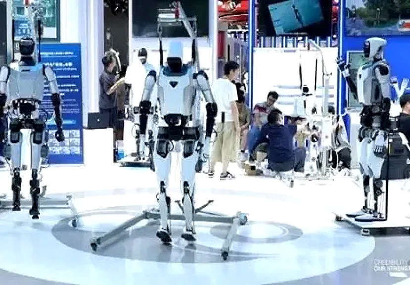 من الطب إلى الفضاء.. الصين تستعرض أفضل 10 مجالات للروبوتات الشبيهة بالإنسان