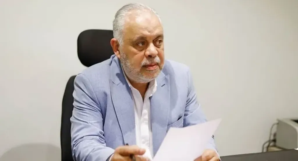 زكي يرد بقوة على الشائعات: منة بدر تيسير باقية في منصبها بالمهرجان المسرحي