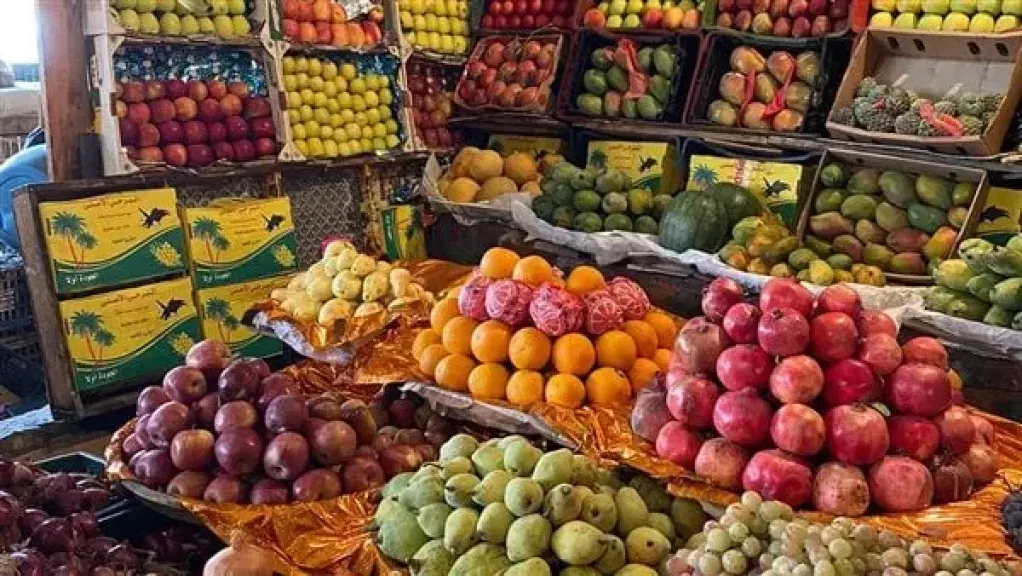 السوق يتنفس! تراجع طفيف في أسعار الخضروات والفاكهة صباح اليوم