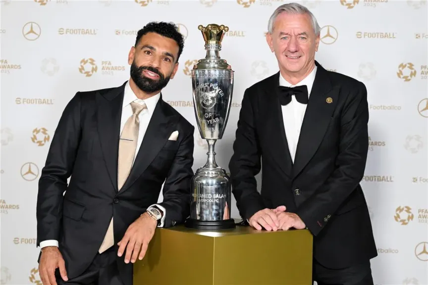 محمد صلاح يكتب التاريخ في إنجلترا.. أول لاعب يتوج بجائزة رابطة المحترفين 3 مرات
