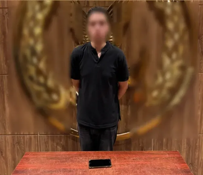 هاتف داخل حمام السيدات لتصويرهن.....في كافية النزهة