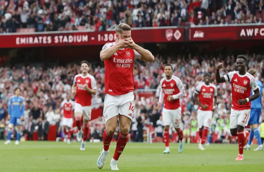 أرسنال يسحق ليدز بخماسية نظيفة ويواصل انطلاقته المثالية في الدوري الإنجليزي