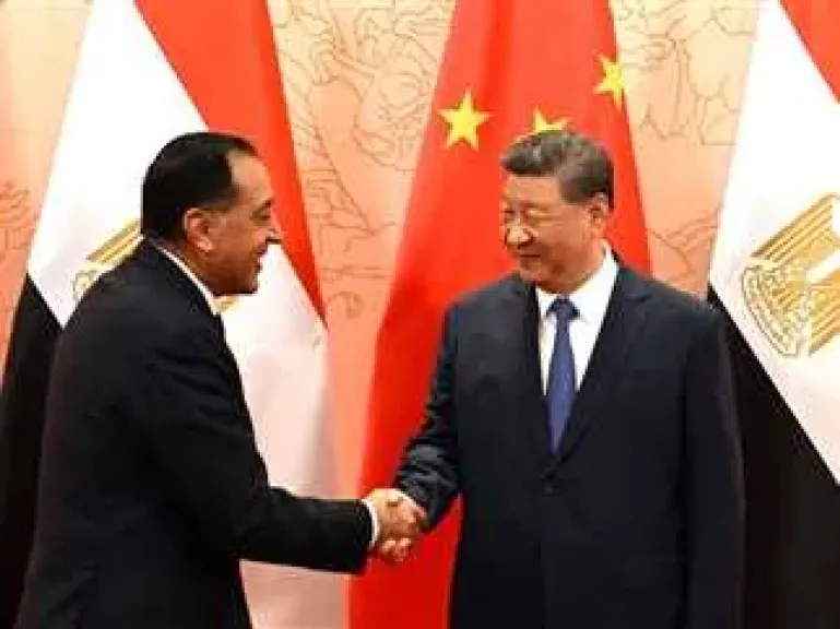 الرئيس الصيني يشيد بالعلاقات مع مصر ويؤكد تطلعه لزيارة القاهرة ودعوة السيسي لحضور القمة العربية – الصينية