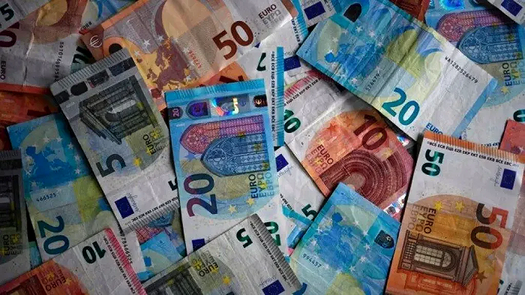 سعر اليورو اليوم الأحد 31 أغسطس 2025.. استقرار بالبنوك وارتفاع في السوق السوداء