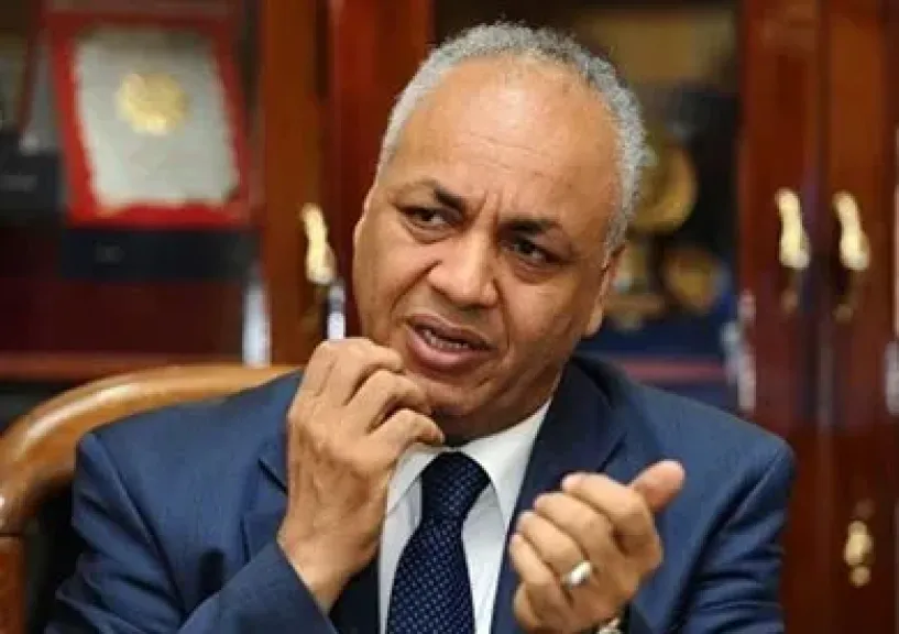 مصر صاحبة السيادة… مصطفى بكري يعلق على إزالة حواجز السفارة البريطانية