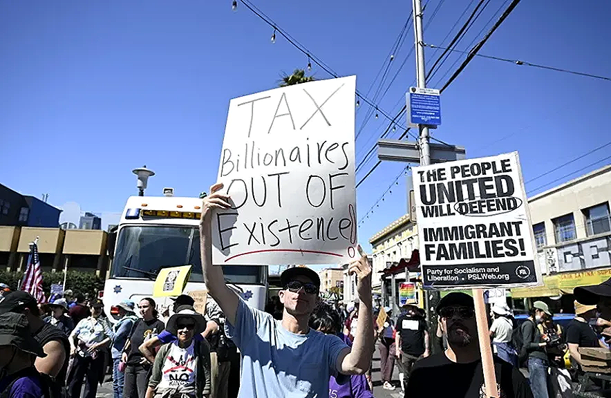 أحتجاجات واسعة في الولايات المتحدة ضد ترامب ونفوذ أصحاب المليارات