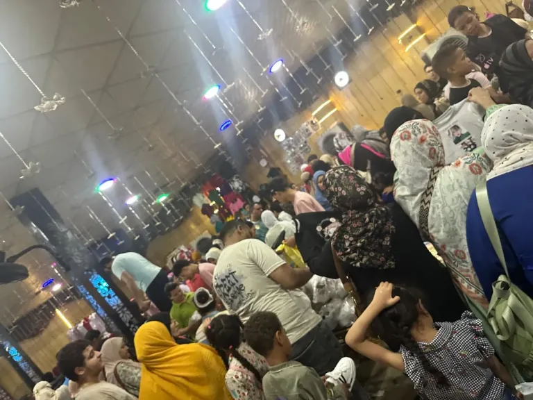 إقبال غير مسبوق على معرض ”علي قد الأيد” بالمنيا لدعم محدودي الدخل