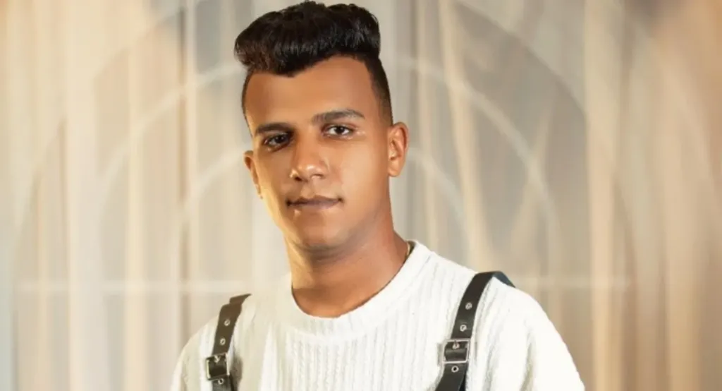 وعكة مفاجئة تُقلق محبيه.. عصام صاصا يكشف تطورات حالته الصحية بعد إصابته في حادث