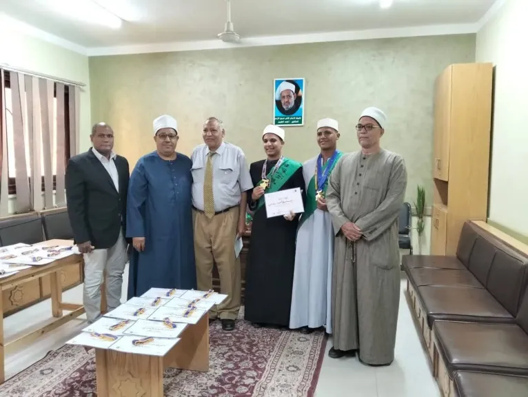 الأزهر الشريف يكرم ثلاثين طالبًا من الفائزين في تحدي القراءة العربي بالأقصر