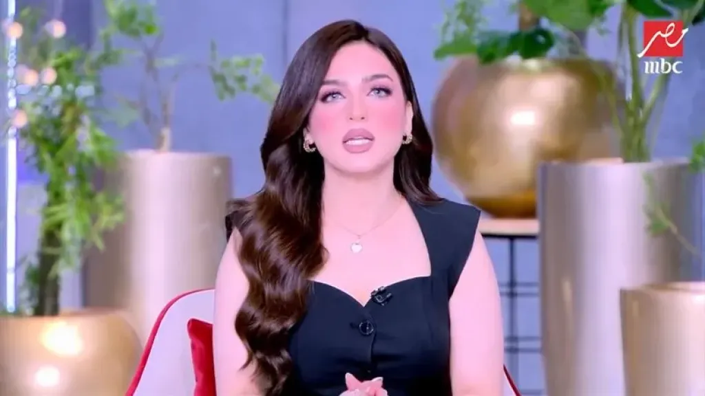 ياسمين عز تنتقد المساواة الكاملة: المرأة مش معنية بحمل أكياس الأسمنت للدور الخامس