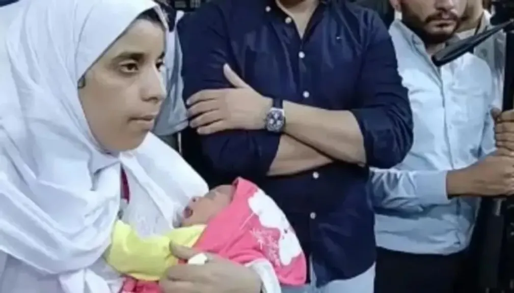 في قضية دلجا بالمنيا: محامي المتهمة الطماطم بتترش مبيدات وبناكلها عادي !! -كدا كلنا كان لازم نتموت