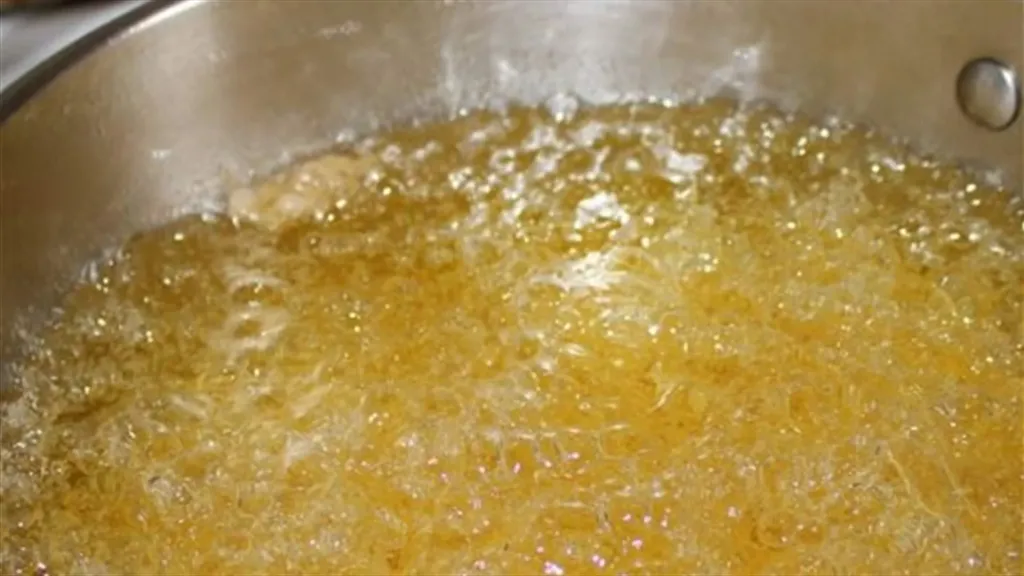 غرام وانتقام : زوجة تسكب الزيت المغلي على زوجها أثناء نومه انتقامًا من زواجه بأخرى في تعز