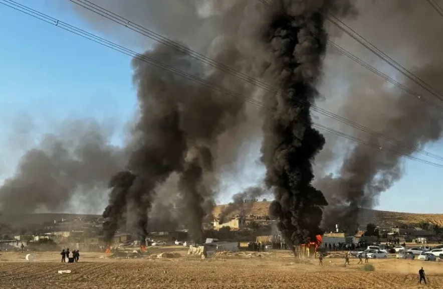 إسرائيل تواصل إخلاء المستوطنات البدوية في النقب وسط اتهامات بالعنصرية والتدمير