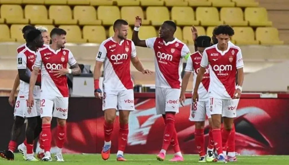 بالفيديو :بعثة موناكو تعيش ”كابوس الطائرة الساخنة” قبل مواجهة كلوب بروج في دوري أبطال أوروبا