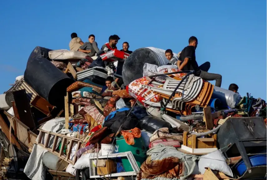الدبابات الإسرائيلية تتوغل نحو وسط غزة.. انقطاع الاتصالات يعمّ القطاع