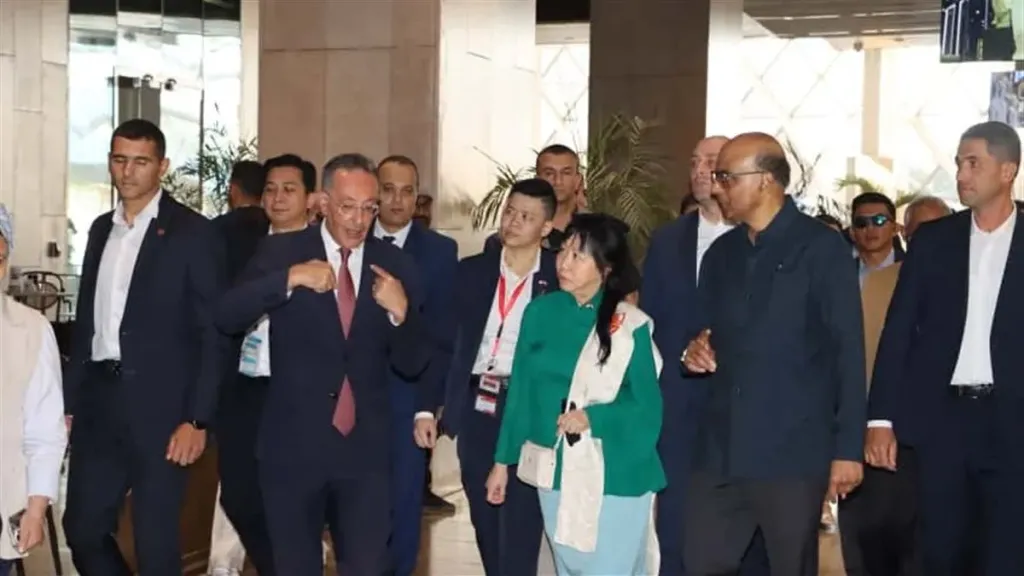 المتحف المصري الكبير يستعرض تاريخ مصر.. رئيس سنغافورة يشيد بالمقتنيات الفريدة – صور