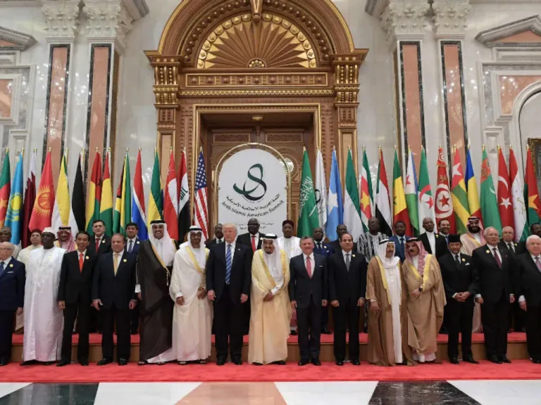 ترامب يعرض المبادئ الأمريكية لإنهاء حرب غزة أمام قادة عرب ومسلمين في واشنطن