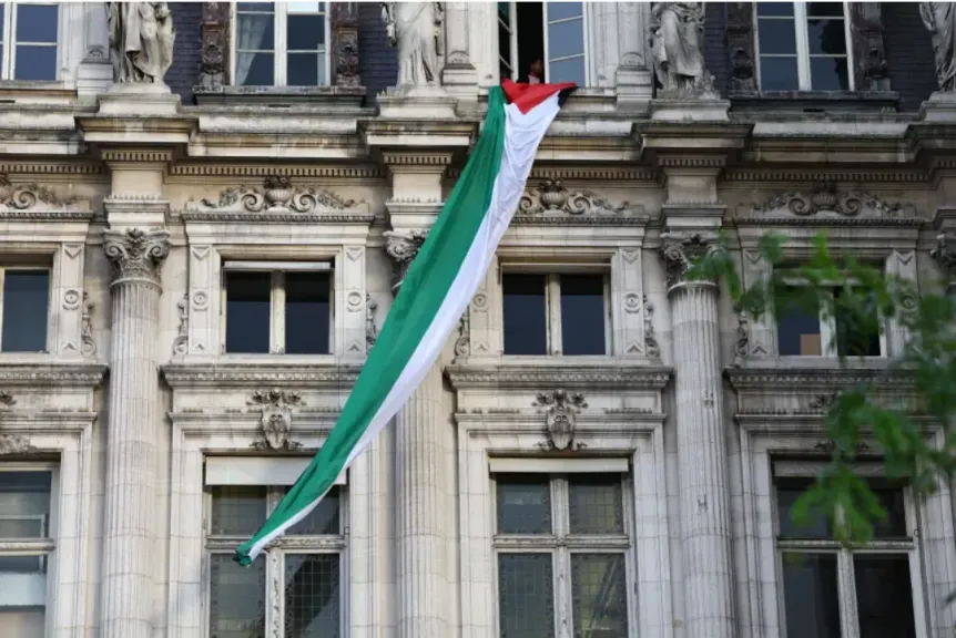 ماكرون: إذا أراد ترامب جائزة نوبل فعليه إنهاء حرب غزة-تعليمات لوزارة الداخلية بعدم رفع العلم الفلسطيني