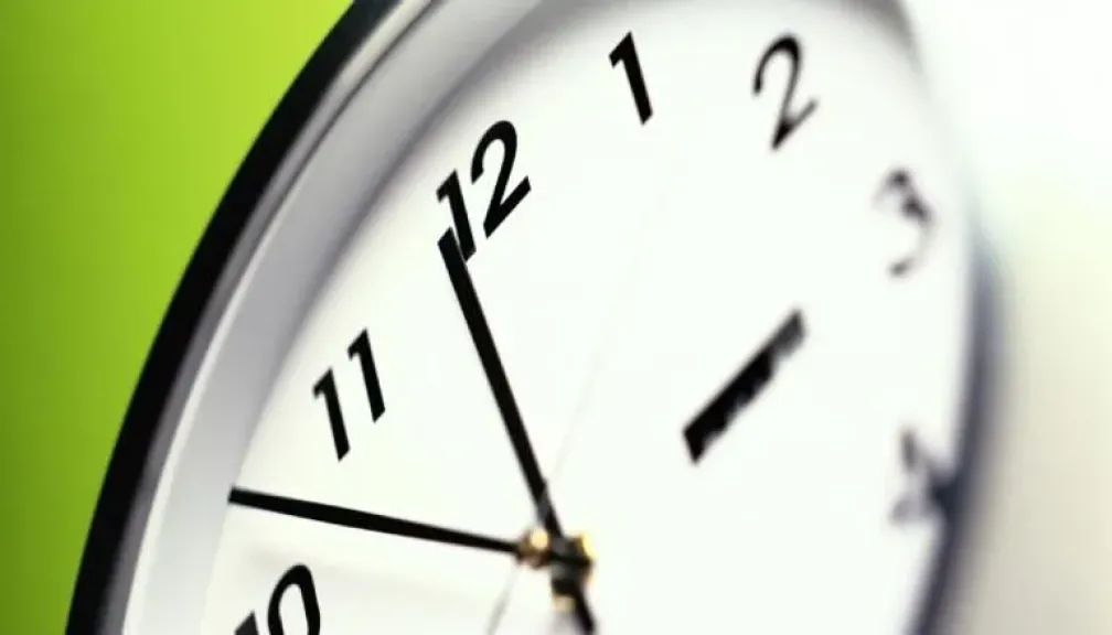 موعد تطبيق التوقيت الشتوي في مصر 2025.. متى يتم تغيير الساعة وكيفية ضبط الهواتف؟