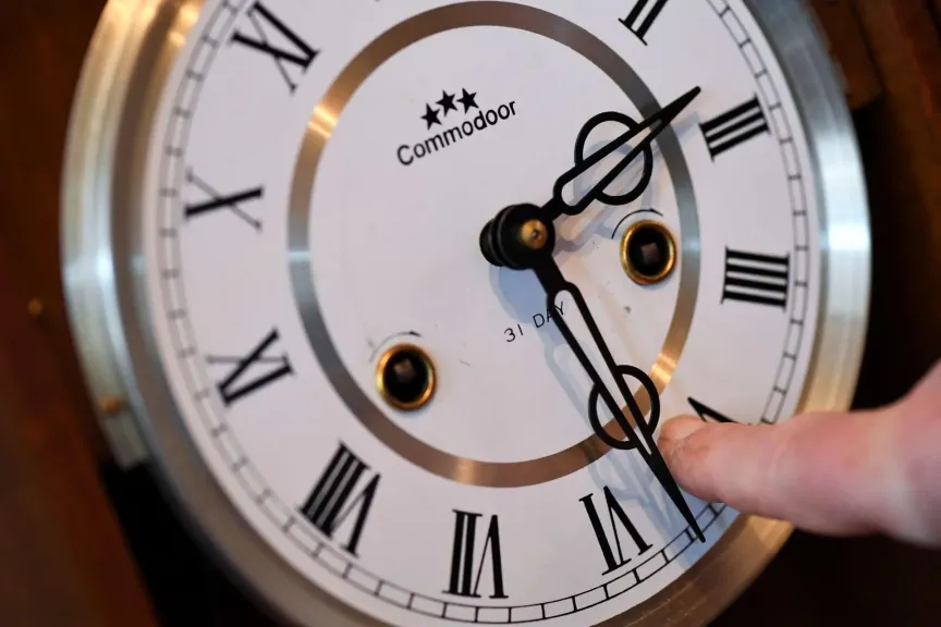 صدمة للمواطنين.. مواعيد البنوك والبريد تتغير مع التوقيت الشتوي 2025!