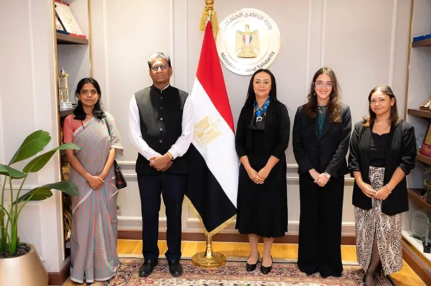 الحرف التراثية في قلب المباحثات.. التضامن تبحث مع السفير الهندي تعزيز التعاون