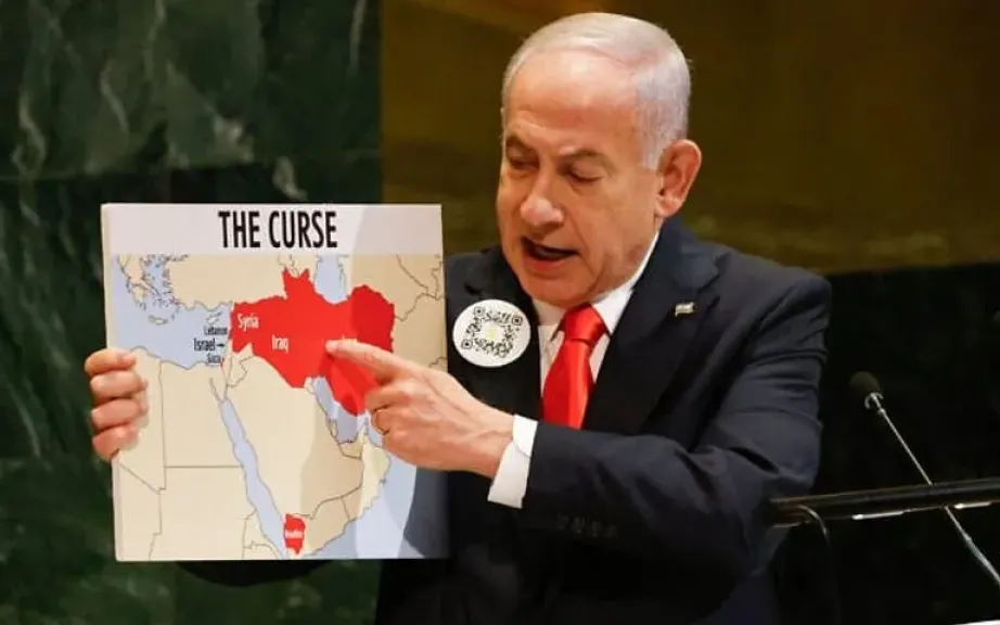 انسحاب وفود من قاعة الأمم المتحدة أثناء خطاب نتنياهو بعد عرض ”كيو آر كود” على بدلته