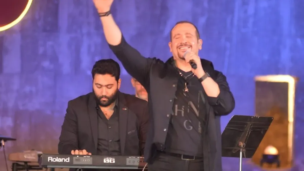 هشام عباس يكشف تفاصيل ألبومه الجديد.. 10 أغنيات تُطرح بشكل تدريجي حتى مارس المقبل