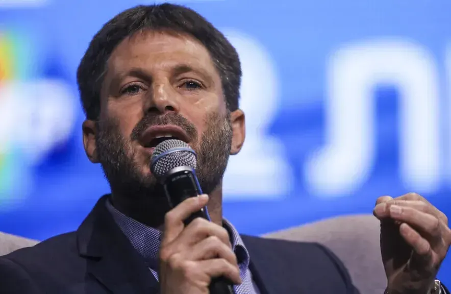 المتطرفون يشعلون النار قبل لقاء ترامب ونتنياهو.. سموتريتش يضع ”الخطوط الحمراء الستة” لملف غزة