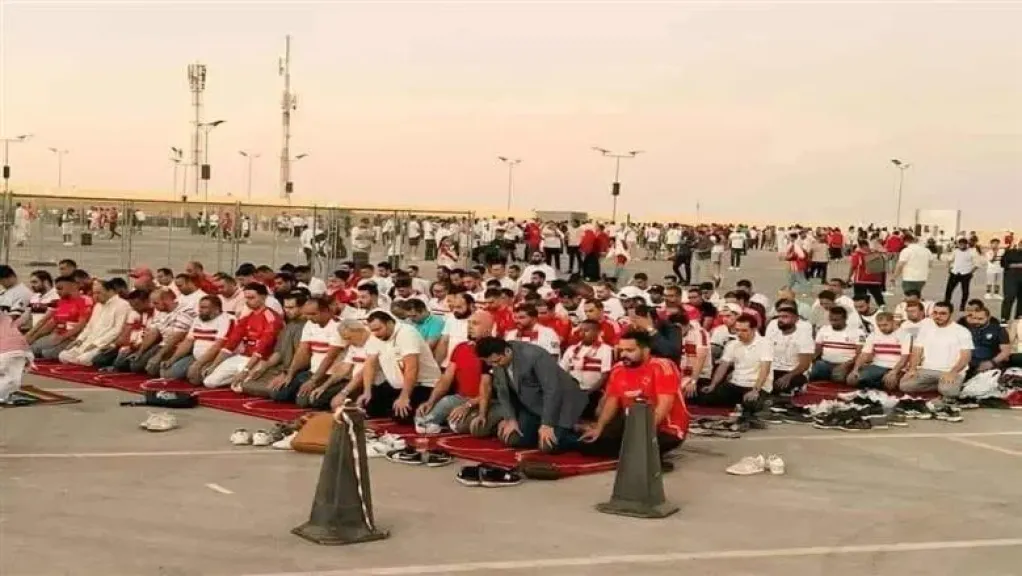 القمة 131.. صلاة ودعاء مشترك بين جماهير الأهلي والزمالك وبث تاريخي موحد قبل المباراة
